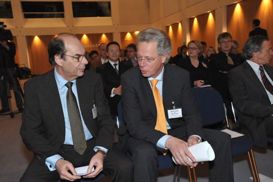 Die beiden Herren kennen Sie schon. Leider fehlt rechts von Ihnen noch ein VIP – deshalb kann es noch nicht losgehen. (Archiv: Vogel Business Media)