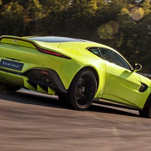 (Aston Martin)