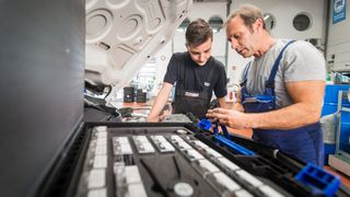 Für Berufschullehrer und Ausbilder aus dem Kfz-Bereich bietet der ZDK ein neues Weiterbildungsforum im Onlineformat.   (Bild: ProMotor)