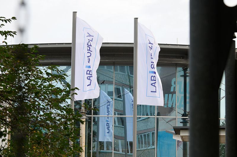 Viel Wind und auch mal schlechtes Wetter ist man im herbstlichen Hamburg ja gewohnt ...    Mehr Infos zu den kommenden LAB-SUPPLY-Messen finden Sie auf www.lab-supply.info (Bild: Stefan Stark)