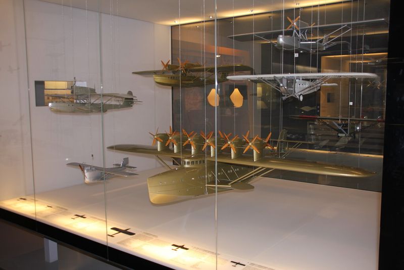 Impressionen in und rund ums Dornier-Museum zu Friedrichshafen....Von Alpha-Jet (fast) bis Zeppelin... (Königsreuther)