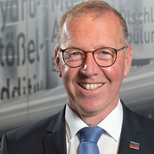 Salvatore Coniglio, Geschäftsführer bei Liqui Mol, rät Werkstätten in Sachen Motoröle zu einer gewissen Bevorratung, so möglich.(Bild:  Bruno Werndl)