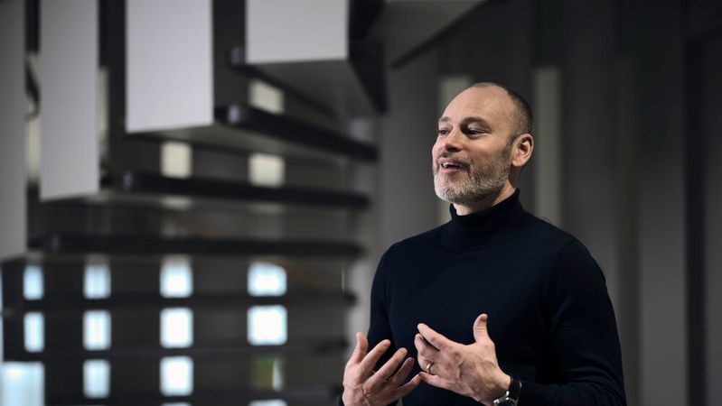 Björn Annwall, Chief Commercial Officer und Deputy CEO von Volvo Cars, will mit einer Straffung des Händlernetzes und stringenteren Prozessen die Vertriebskosten senken.(Bild:  Volvo)