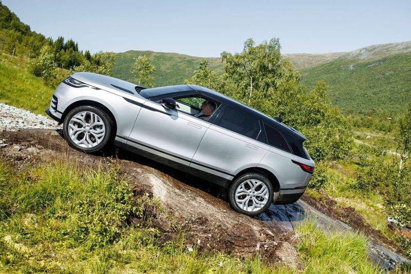 Land-Rover-typisch ist der Velar trotz seines eleganten Designs voll geländetauglich. (Jaguar Land Rover)