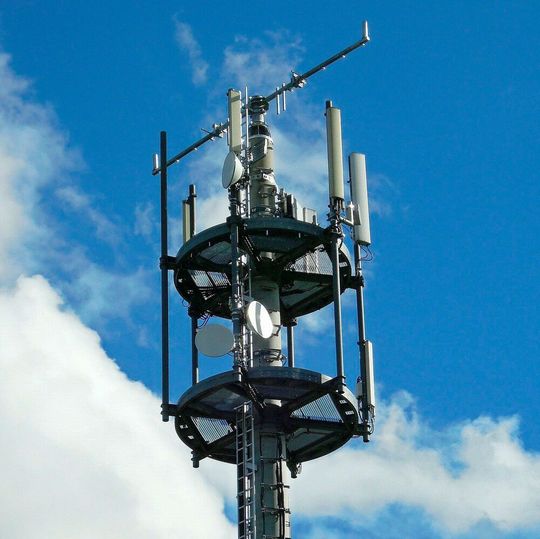 Drahtlose Kommunikation: Wer im Internet der Dinge Daten austauschen will, kann dabei auf unterschiedliche Kommunikationstechniken zurückgreifen.(Bild:  Manfred Antranias Zimmer /  Pixabay)