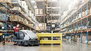 In der Intralogistik spielt intelligente Reinigungstechnik für das Facility Management zunehmend eine wichtige Rolle. (Bild: Nilfisk)