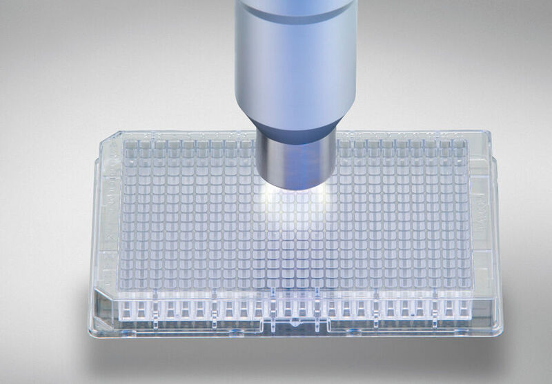 Plasmavorbehandlung von Microtiterplatten in der Medizintechnik. (Plasmatreat)