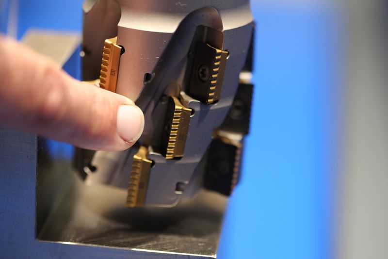 Iscar auf der AMB 2014: Diese Werkzeuge können auch die regulären P290 ACCT 1806PDR-HL-Wendeschneidplatten mit gerader Schneidkante für die Schlichtbearbeitung aufnehmen. (Bild: Böhm)