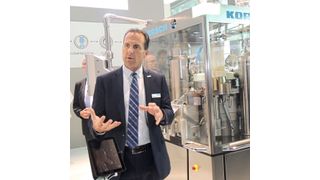 Frederick Murray präsentiert die neue Generation der Rundlaufpresse XL 400.  (Ulla Reutner)