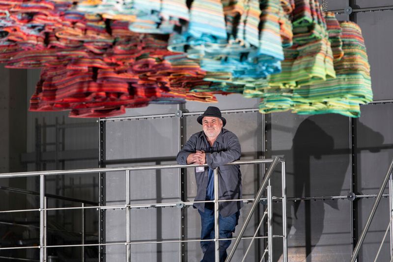 Peter Lang hat in seinem Werk „Stilles Orchester“ analoge und digitale Verfahren auf neuartige Weise kombiniert. Die Grundidee wurde in Zusammenarbeit mit Akustikexperten der FH Rosenheim entwickelt.  (Martin Hangen)