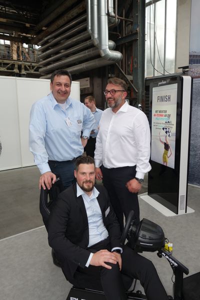 Durch das Finish gerast sind Stefan Krüger, Johannes Scholz und Thomas Asts, peerless-AV. (Bild: IT-BUSINESS)