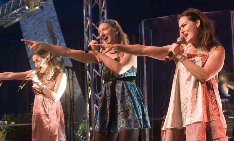 Die Grosse-Töchter beim Abba-Revival am Abend. (Archiv: Vogel Business Media)