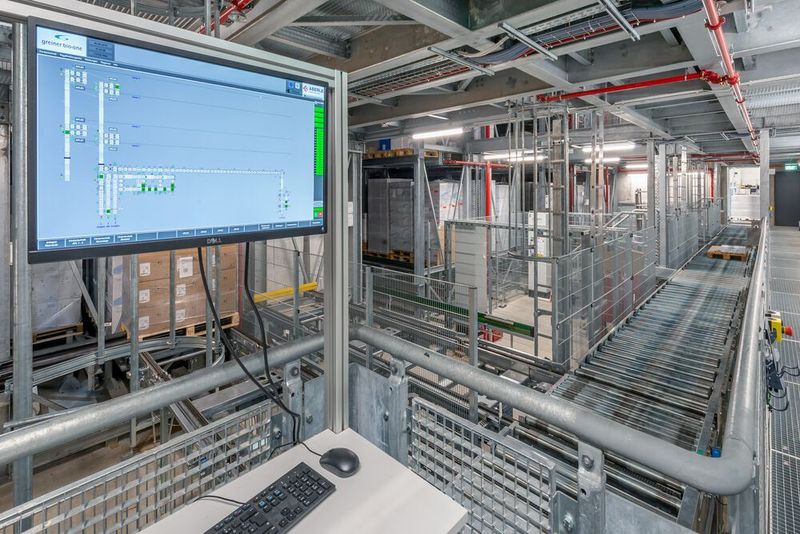 Aberle erhielt den Zuschlag für die mechanische wie auch die automatisierte Intralogistik im neuen Hochregallager von Greiner Bio-One. (Faktor Zwei)