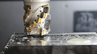 Mit dem XQUAD-Wendelschaftfräser sind Standzeiten von 110 Minuten möglich. In dieser Zeit kann AWB vier Komponenten schruppen. (Bild: Iscar)