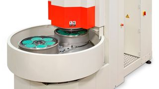 Die neue FH3-Maschine zum automatisierten Flachhonen stellt Stähli auf der EMO Hannover 2017 vor. (Stähli)