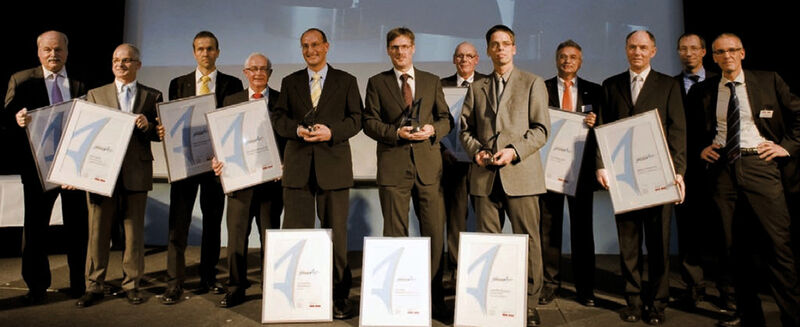 Voici les dix nominés de l'édition 2008 avec à droite Matthias Böhm directeur d'édition de Vogel Business Media AG et rédacteur en chef du SMM Schweizer Maschinenmarkt. (Image: SMM)