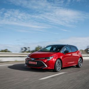 Der Toyota Corolla Hybrid übernimmt die Vorreiterrolle des eingestellten Prius.(Bild:  Toyota)