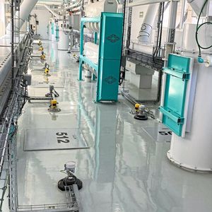 Blitzblank sind die Hallen, um alle Mühlenprodukte durch sachgerechte Lagerung und die Einhaltung der strengen Hygieneregeln über alle Produktionsschritte „gesund“ zu erhalten.(Bild:  Vega)