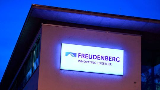 Freudenberg aus Weinheim in Baden-Württemberg hat im letzten Jahr Entscheidungen treffen müssen, die den möglichen Gewinn für das Jahr 2025 drastisch schmälerten. Hier mehr dazu ...(Bild:  dpa)