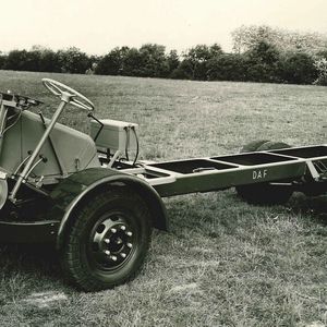 1949 begann DAF neben der Anhängerfertigung auch mit dem Bau eigener Lastwagen, die zunächst lange Zeit mit Dieselmotoren des britischen Herstellers Leyland ausgestattet wurden. (Bild:  DAF)