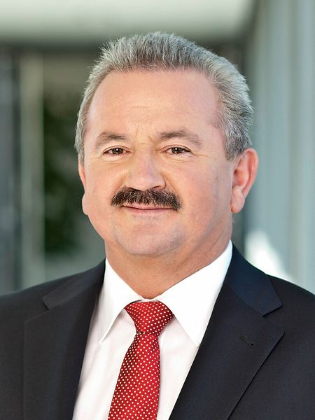 Prof. Reimund Neugebauer, Präsident der Fraunhofer-Gesellschaft: „Wir wollen und müssen die Gedanken und Ergebnisse, die durch Industrie 4.0 und die Konzepte der Smart Factory entstanden sind, in die Gestaltung der E³-Produktion einfließen lassen.“ (Bild: Jörg Lange)