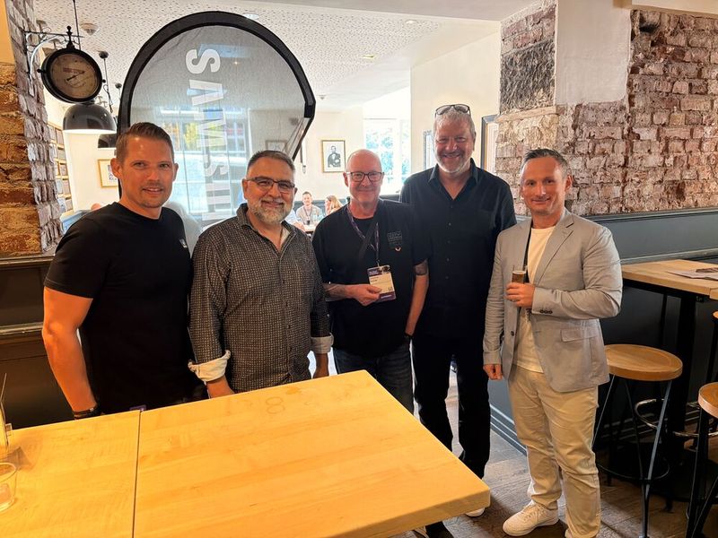 Das Samsung-Storage-Team lud zum Lunch ein: (v. l.) Christian Wiechert (Wortmann), Jörg Kartschewski und Stefan Rose (Samsung), Harald Beck (Synaxon) und Wojtek Rudko (Samsung) (Bild: Vogell IT-Medien)