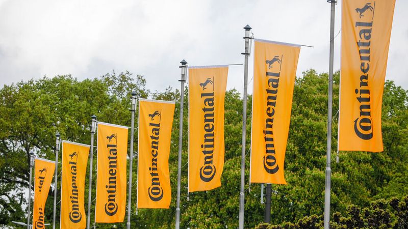 Buchwertabschreibungen wegen gestiegener Zinsen und Umbaukosten der Sparte Contitech belasteten den Konzern weiterhin.(Bild:  Continental)