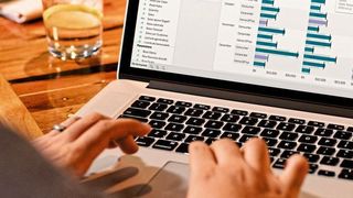 Nur knapp jedes vierte größere mittelständische Unternehmen (23 %) setzt bereits Modelle zur Monetarisierung von Daten ein.  (Tableau Software)