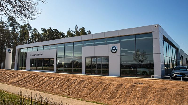 Feser-Graf hat seinen neuen VW-Standort in Burgoberbach im Landkreis Ansbach eröffnet.(Bild:  Feser-Graf-Gruppe)