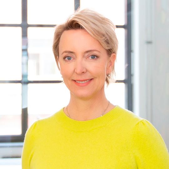 Andrea Buzzi ist Gründerin der Kommunikationsberatungen FRAUWENK und The Medical Network. Die examinierte Krankenschwester und studierte Betriebswirtin berät seit 2008 Unternehmen der digitalen Wirtschaft in der strategischen Kommunikation. Als Host des „E-Health Pioneers Podcast“ gibt sie Start-ups und Innovierenden im E-Health-Bereich eine Bühne.(Bild: ©  The Medical Network)