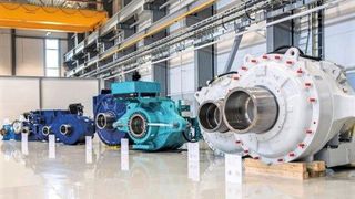 Übersetzen bald unter deutschem Dach! Denn der Antriebsspezialist Flender hat vor, den finnischen Winkraft-Getriebehersteller Moventas zu übernehmen. Hier sind große Moventas-Getriebe für Windkraftanlagen zu sehen.  (Bild: Moventas)