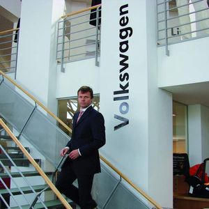 Christian Roth ist als Marketingleiter auch für den Internetauftritt des Autohauses zuständig