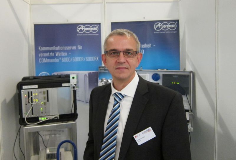 Maik Luckau, Auerswald, stellte Kommunikationsserver vor. (IT-BUSINESS)