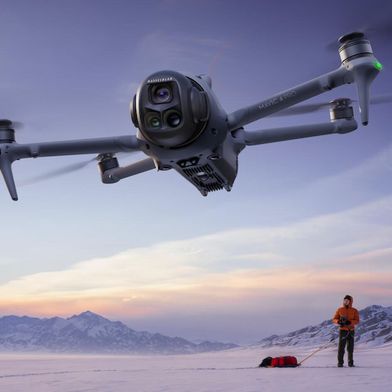 Die Drohne Mavic 4 Pro von DJI ermöglicht neue Perspektiven von Luftaufnahmen.
 (Bild: DJI)