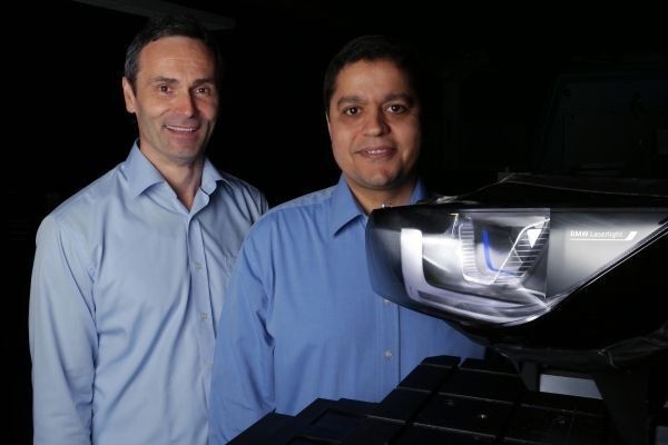Zum Einsatz kommen drei blaue Hochleistungslaser. Am 5. Juni 2014 wurde der erste i8 mit der Sonderausstattung Laserlicht an einem Kunden ausgeliefert. (BMW)