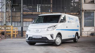 Im Rahmen der Zusammenarbeit mit Santander können Kunden beispielsweise den vollelektrischen E-Deliver 3 ab 200 Euro netto leasen. (Bild: Maxomotive Deutschland)