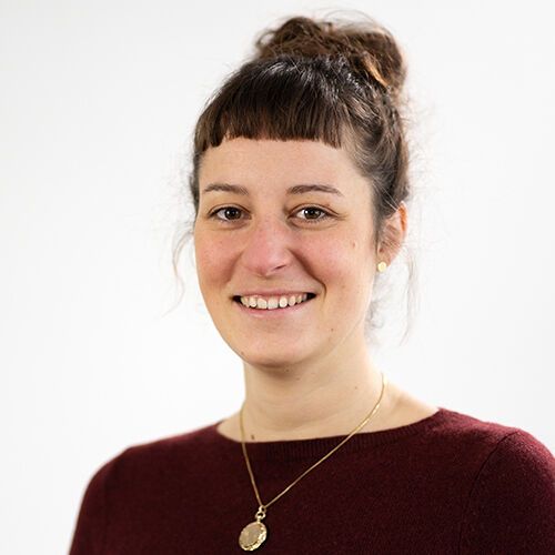 Nachhaltigkeit bleibt ein strategisches Thema: Stefanie Brauer vom Partnernetzwerk Gesundheit bei Bayern Innovativ: „Im Zusammenhang mit den Berichtspflichten wurden unter anderem die Schwellenwerte bei der Unternehmensgröße angehoben. Dadurch sind viele Einrichtungen aus der Berichtspflicht gefallen. Das hat dazu geführt, dass der Druck aus den Kliniken spürbar gesunken ist und einige Häuser Nachhaltigkeitsaktivitäten wieder zurückfahren.“ (Bild: Bayern Innovativ GmbH)