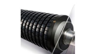 Dreckshage stellt, wie es heißt, technische Walzen her und fertigt diese aus aus Stahl, Edelstahl und Aluminium auch nach Kundenvorgaben. Völlig neu sei jetzt die Eco-Strech-Roll für das Breitstrecken von Folien, Vliesen, Textilien oder Papier. Präzisions-Gummiringe sollen das System im Vergleich zu bestehenden Walzen optimieren. (Dreckshage)