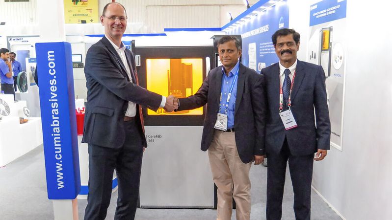 Die neue Vertriebspartnerschaft wurde auf der IMTEX in Indien bekanntgegeben, wo der Industriedrucker CeraFab System S65 von Lithoz mit einer Live Demonstration seine Marktpremiere auf dem WIL-Stand feierte.