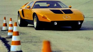Den C 111 entwickelte Mercedes-Benz als Versuchsträger mit Wankel- und Dieselmotoren mit Turboladern. Zusätzlich experimentierten die Stuttgarter mit Flügeltüren und Klappscheinwerfern. Von dem 1969 präsentierten Modell entstanden in zehn Jahren vier Varianten. (Foto: Stephan Lindloff)