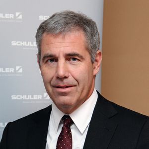 Schuler-CEO Stefan Klebert will stärker auf das mittlere Preissegment setzen, um das Angebot des Pressenherstellers besser an lokale Marktbedürfnisse, beispielsweise in Asien, anzupassen.