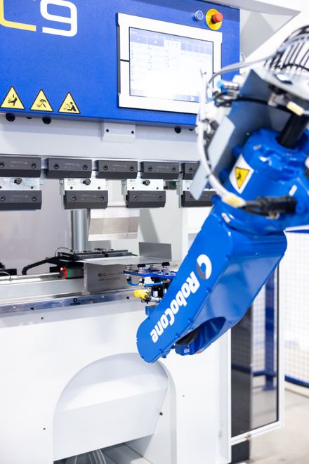 RoboCone Abkantpresse C9 mit Roboter_53.jpg (CoastOne Oy)