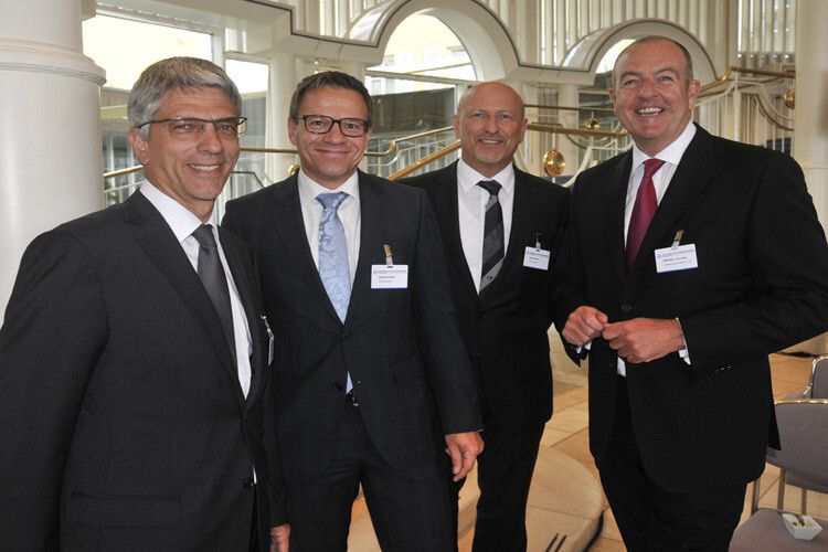 Gäste auf dem Petersberg: (v. li.) Armin Zitzmann (Vorstandsvorsitzender der Nürnberger Versicherungsgruppe), Dietmar Scheck und Georg Wallus (beide Geschäftsführer bei Techno) sowie Nicholas J. Dunning (Vorsitzender der Geschäftsführung bei Gottfried Schultz). (Foto: Zietz)
