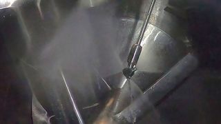 Rotationsreiniger mit Flachstrahldüsen in einem 10.000 l Pflugschar-Mischer in Betrieb. (Lödige Process Technology)