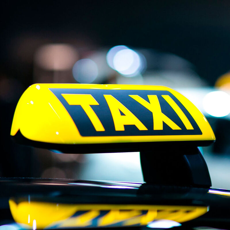 Die Taxibranche verzeichnet in der Corona-Krise durch ausbleibende Kunden in Großstädten Einnahmeverluste bis zu 40 Prozent.