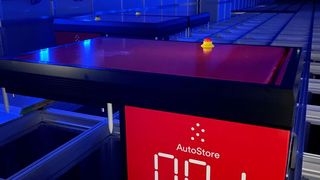 Nach einem von Logber entwickelten Konzept bildet das roboterbasierte Kompaktlager Autostore nun den Kern der logistischen Produktionsversorgung von EA Elektro-Automatik in Viersen. (Bild: Logber)