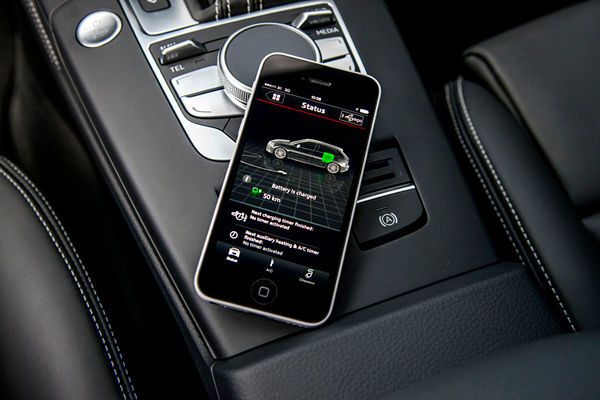 Über das Smartphone ist jederzeit der Status einzelner Systeme des Audi A3 Sportback e-tron zu erfahren – freilich auch in Deutsch und anderen Sprachen. (Bild: Audi)