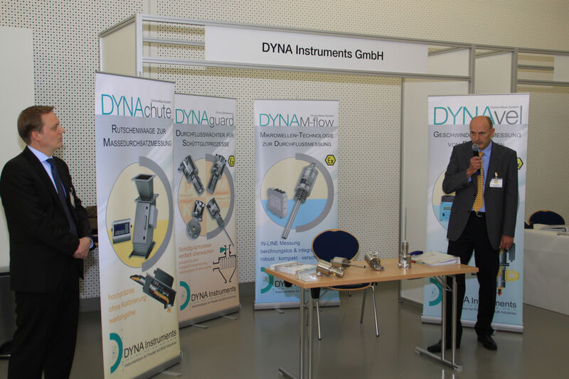 Referent Klaus Dybeck von Dyna Instruments. Das Unternehmen befasst sich mit der Messung und Überwachung von bewegten Feststoffen aber auch Fäden und Folien. (Bild: PROCESS)