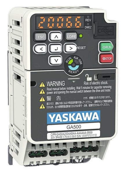 Die Neuentwicklung GA500, die in Hannover Weltpremiere hat, erweitert die aktuelle Frequenzumrichter-Generation um ein besonders kompaktes Modell für Industrieanwendungen. (Yaskawa)