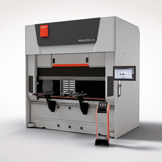 Zum produktiven Biegen kleiner und mittlerer Blechteile: Zur Messe Euroblech 2022 präsentiert Bystronic erstmals die Gesenkbiegepresse ByBend Star 120 mit leistungsfähiger Servohydraulik und als Option integrierten Messsystemen. Zum produktiven Biegen kleiner und mittlerer Blechteile: Zur Messe Euroblech 2022 präsentiert Bystronic erstmals die Gesenkbiegepresse ByBend Star 120 mit leistungsfähiger Servohydraulik und als Option integrierten Messsystemen.